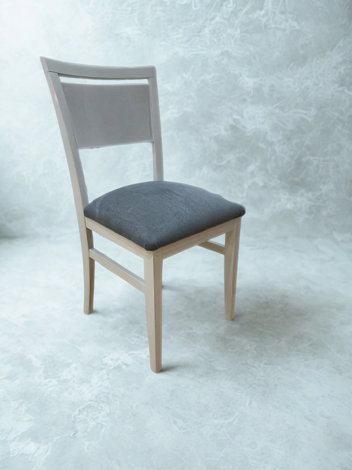 Silla gris minimal vista 1